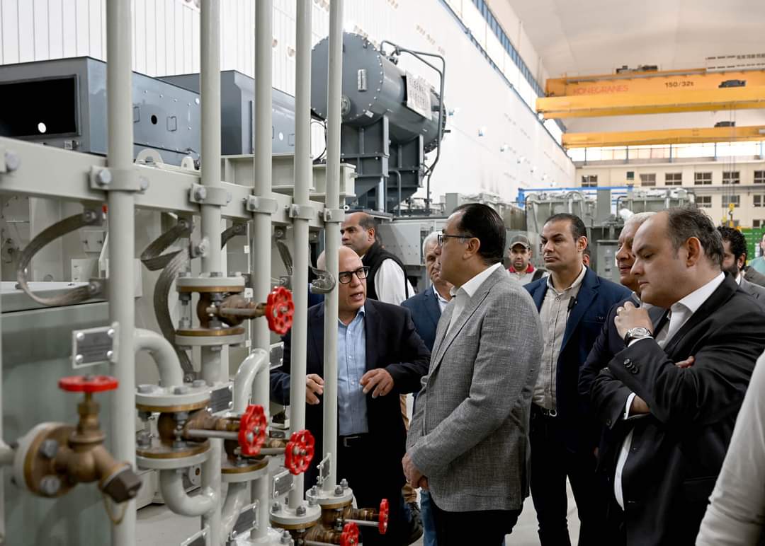 رئيس الوزراء يزور مصنع "السويدي" للمحولات الكهربائية بالعاشر من رمضان 8