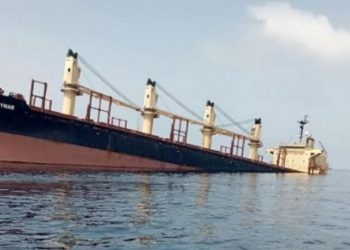 غرق سفينة الشحن “روبيمار” في البحر الأحمر يهدد بكارثة بيئية وأمريكا تحذر المارة 1