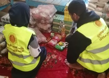 ضمن مبادرة « مع الناس».. حزب الشعب الجمهوري يواصل توزيع كراتين رمضان في نجع حمادي 3