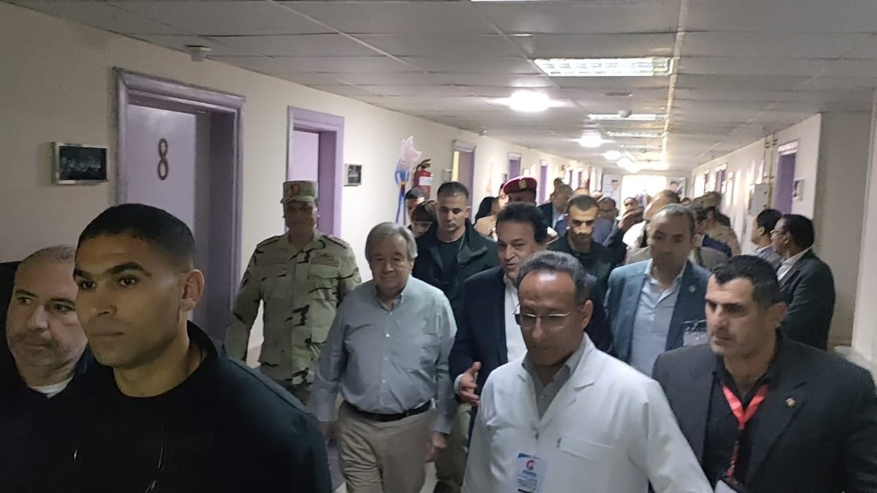 بالصور.. زيارة أنطونيو جوتيريش لـ مصابي غزة بمستشفى العريش 2