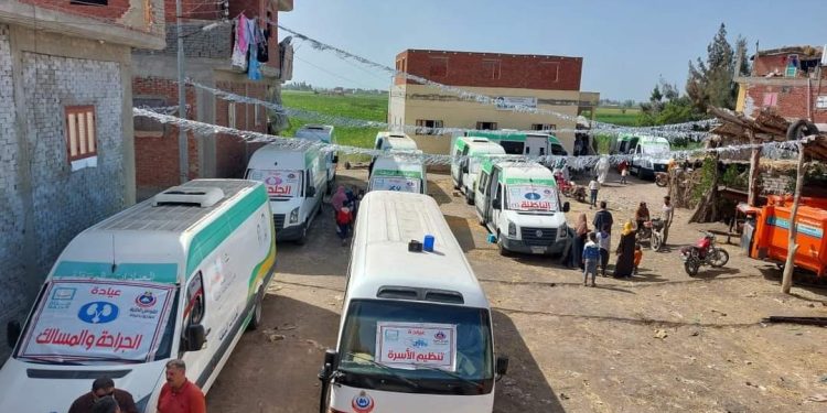 محافظة دمياط تتطلق عدد من القواقل الطبية بإحدى القرى.. وعلاج 1300 مواطن بالمجان 1