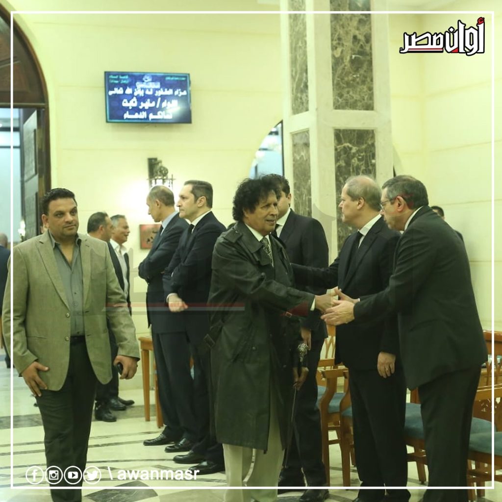 يستقبلهم علاء وجمال.. وزراء وفنانين في عزاء شقيق سوزان مبارك (صور) 5
