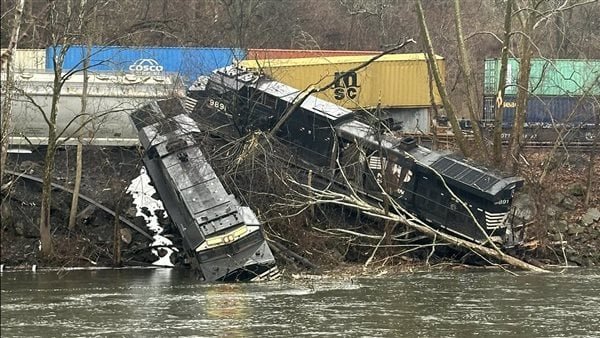 سقوط قطار في نهر ليهاي