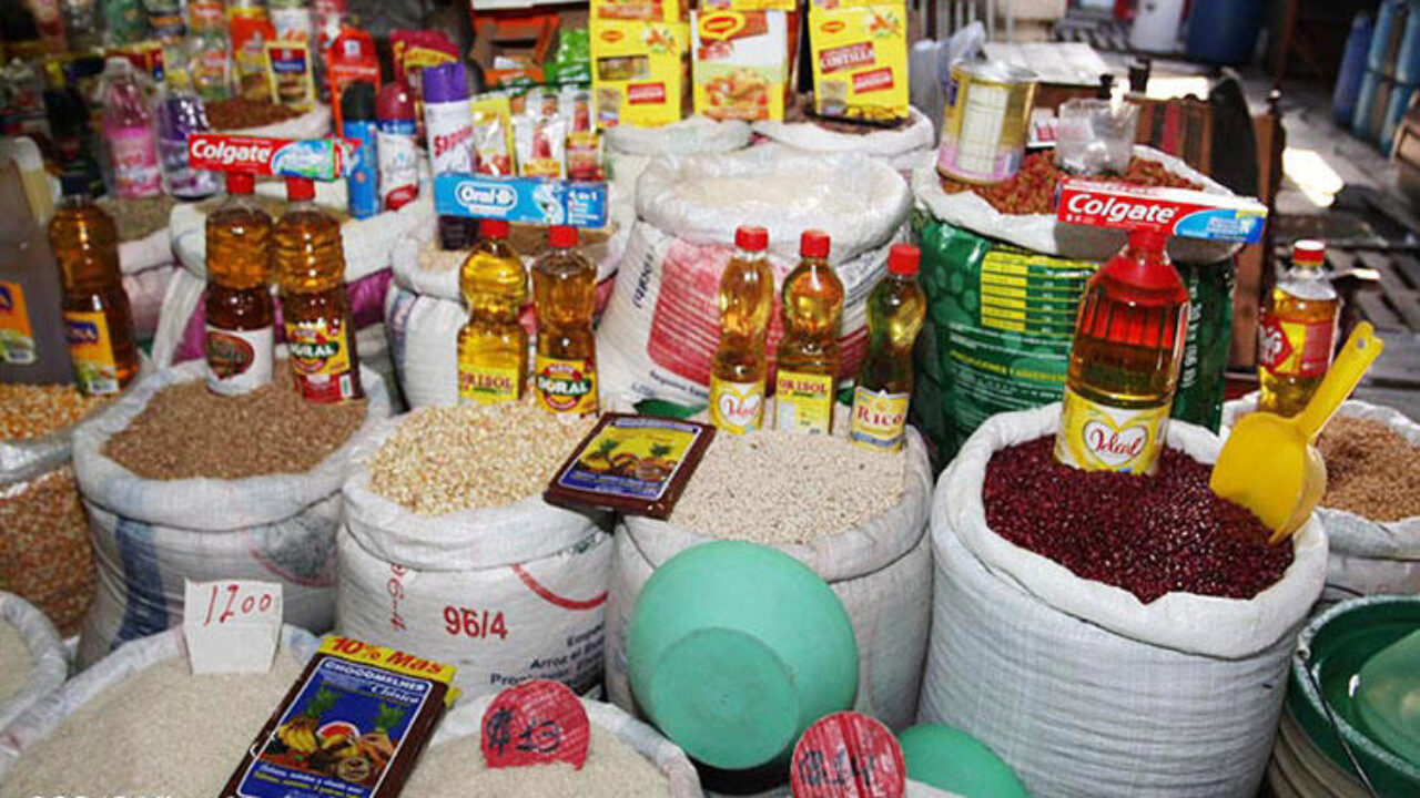 وزارة الزراعة تواصل ضخ المنتجات والسلع الغذائية بمعارض خير مزارعنا لأهالينا 2