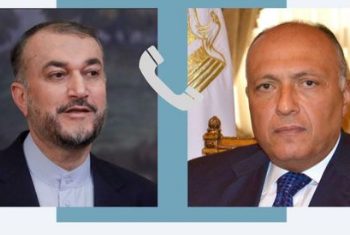 سامح شكري يتلقى اتصالا هاتفيا من وزير خارجية إيران