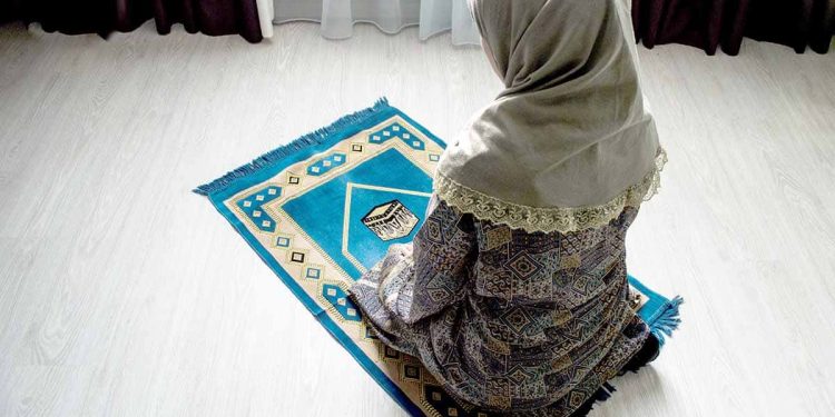 ما حكم تناول المرأة لعقاقير منع الحيض في رمضان