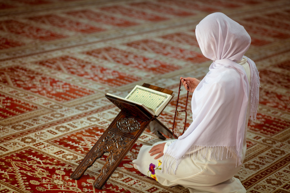 حكم قراءه القرآن بدون حجاب