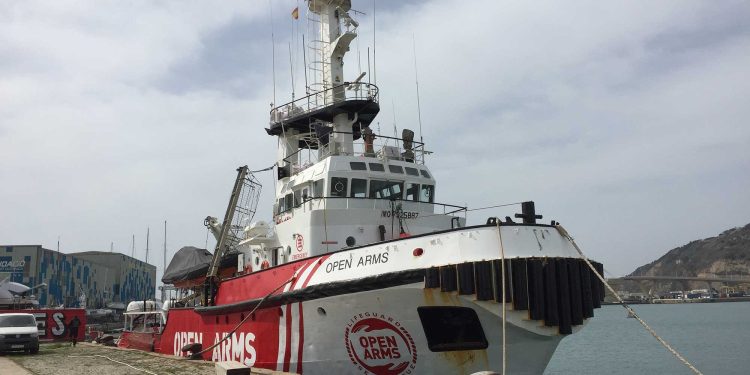 من ميناء لارنكا.. قبرص ترسل أول سفينة مساعدات لـ غزة 1