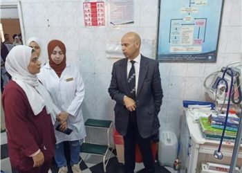 في زيارة مفاجئة..وكيل وزارة الصحة بالشرقية يتفقد مستشفى منيا القمح المركزي 2