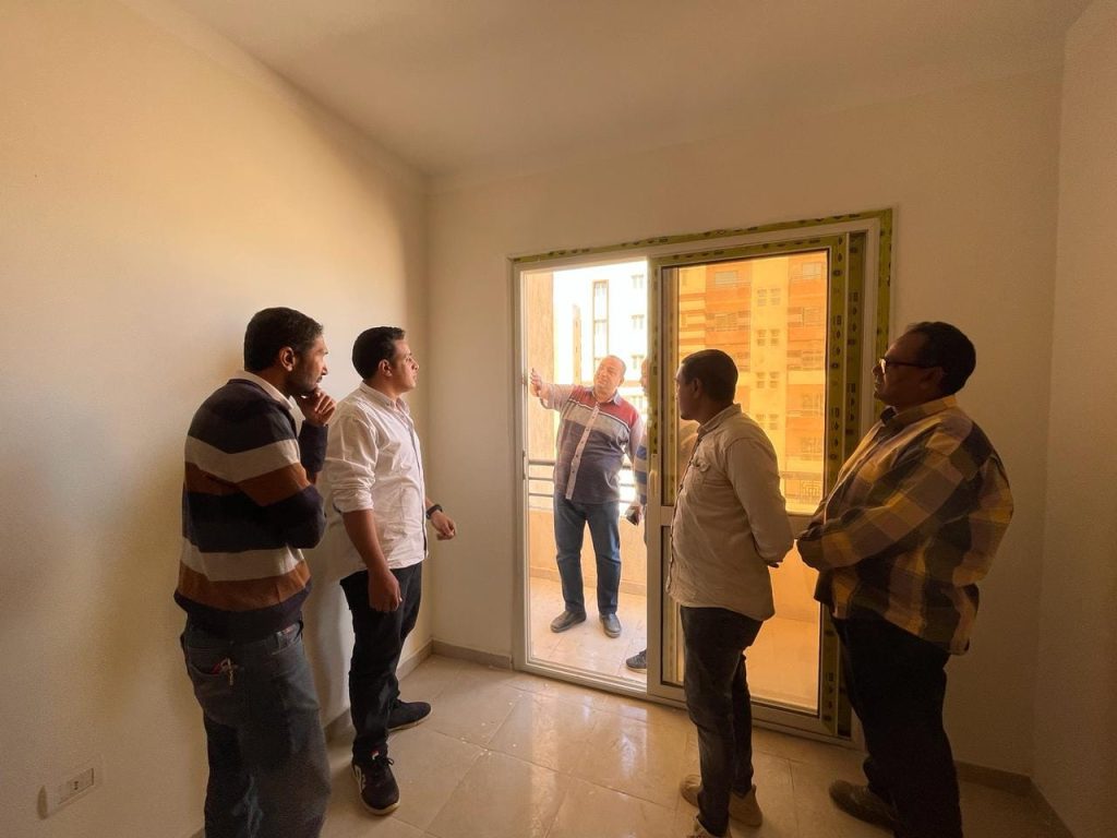 وزير الإسكان يتابع موقف وحدات المبادرة الرئاسية "سكن لكل المصريين" بـ5مدن جديدة 5