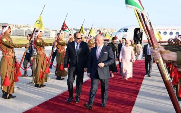 الرئيس السيسي وقرينته في زيارة هامة للأردن.. والملك في استقبالهما 1