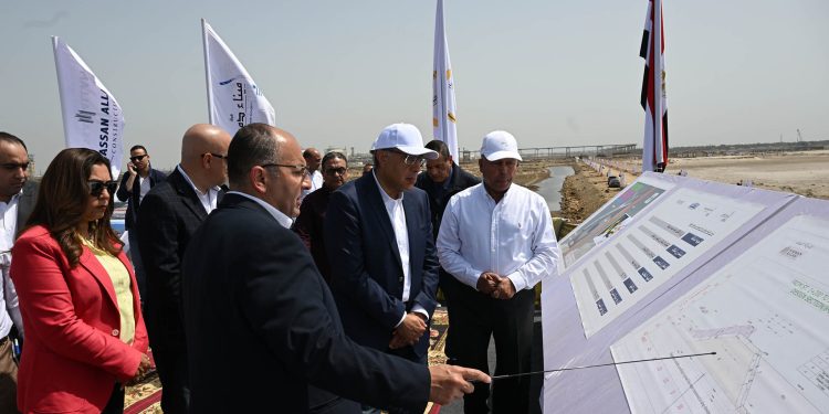 وزير النقل: الانتهاء من تنفيذ أعمال البنية الاساسية لمحطة حاويات "تحيا مصر 1" بنسبة 100 %