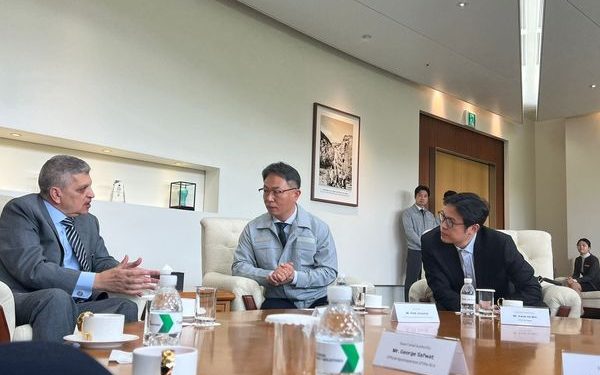 رئيس هيئة قناة السويس يبحث سبل التعاون المشترك مع كوريا الجنوبية