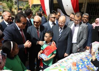 وزير التعليم يشهد فعاليات مبادرة "الشراكة من أجل مدن صحية" بمدرسة عمر بن الخطاب الرسمية لغات