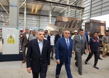 رئيس هيئة قناة السويس يشهد مراسم إفتتاح مصنع لبناء القاطرات 3