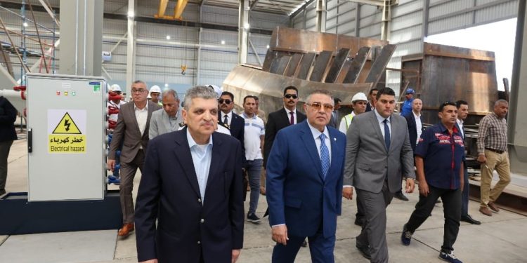 رئيس هيئة قناة السويس يشهد مراسم إفتتاح مصنع لبناء القاطرات 1
