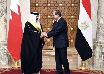 الرئيس السيسي يودع عاهل البحرين بمطار القاهرة في ختام زيارته لمصر 2