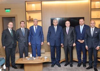 رئيس الاعتماد والرقابة الصحية يبحث مع رئيس استرازينيكا مصر سبل تعزيز التعاون المشترك