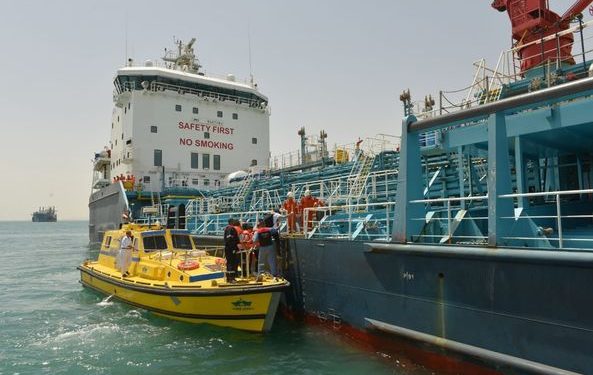 الإسعاف البحرى بقناة السويس ينقذ مريضا بأزمة كلوية على متن إحدى السفن