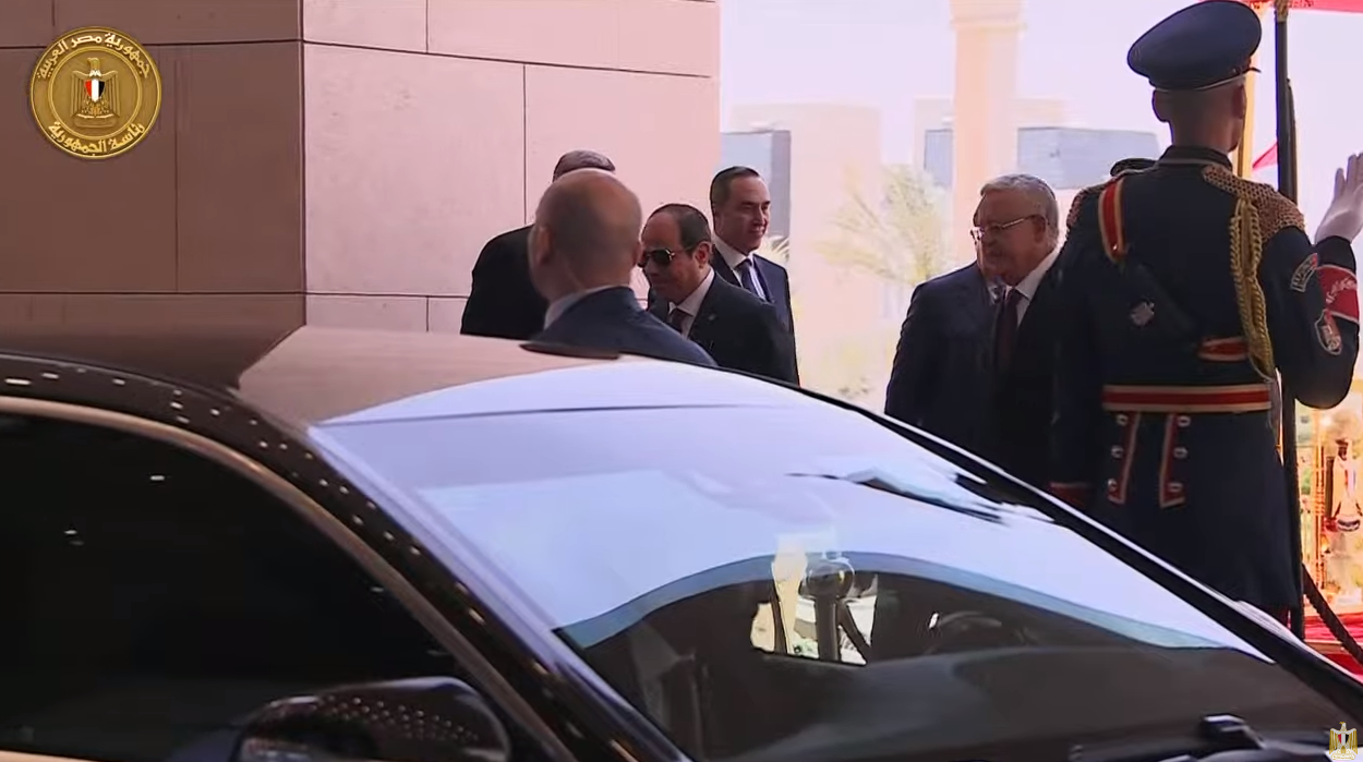 السيسي يغادر مقر البرلمان بعد أداء اليمين الدستورية.. وتنصيبه رئيسا لمصر 2