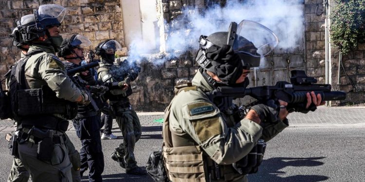 Israeli security forces take position during clashes with Palestinians in the Wadi Joz neighbourhood of Israeli-annexed east Jerusalem on December 22, 2023, amid the ongoing conflict between Israel and the Palestinian militant group Hamas. (Photo by RONALDO SCHEMIDT / AFP)