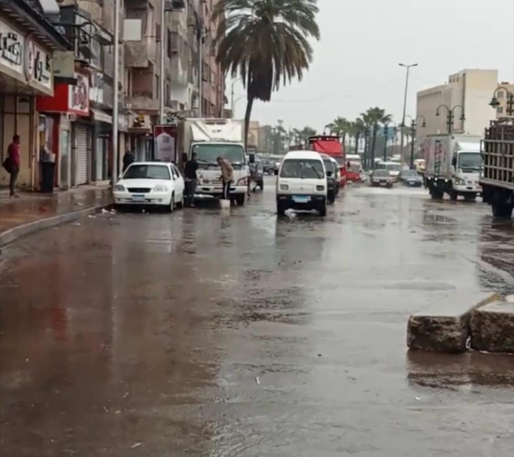 يحدث الآن.. أمطار غزيرة ثلجية تضرب الإسكندرية وتجبر المواطنين لعدم الخروج (صور) 2