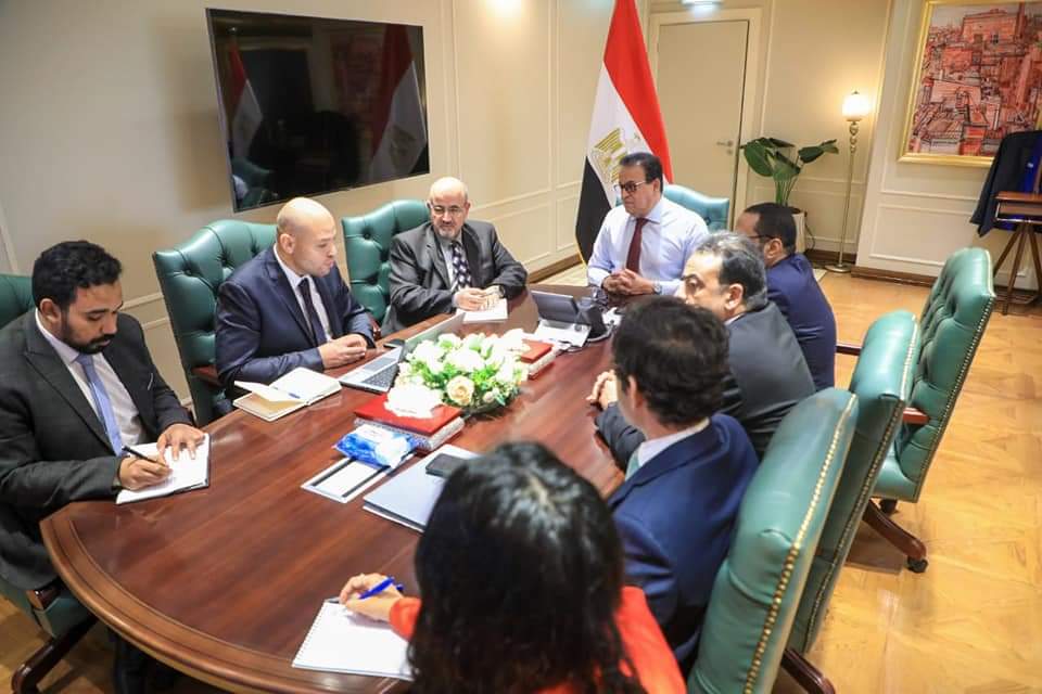 عبدالغفار يستقبل ممثل الصحة العالمية في مصر لمتابعة الخدمات الطبية المقدمة للمصابين والمرضى الفلسطينيين 2
