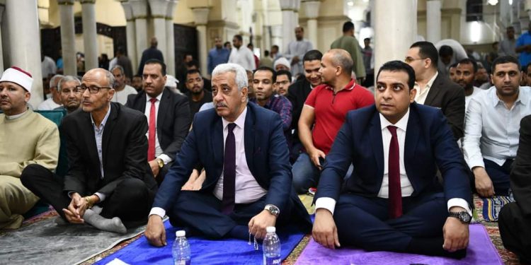 نائب محافظ قنا يشهد احتفالية ليلة القدر بمسجد عبد الرحيم القنائى 1