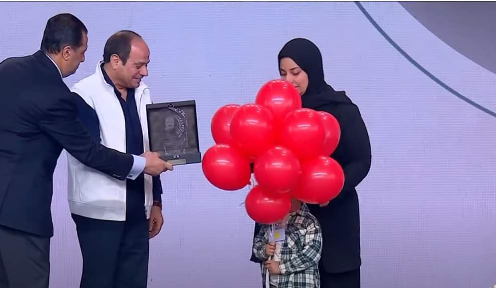 لفتة إنسانية من الرئيس لابن الشهيد في احتفالية عيد الفطر 3