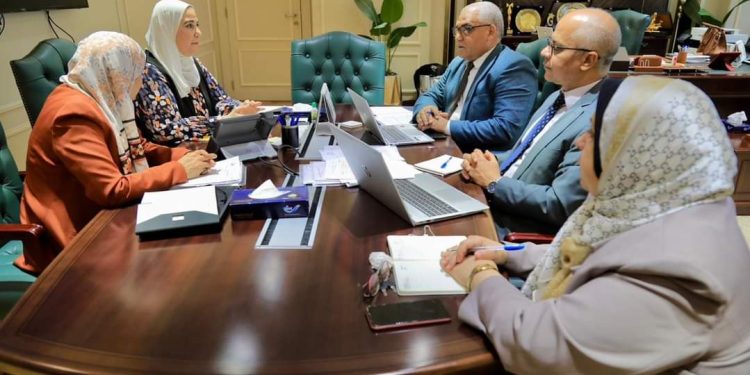 وزيرة التضامن تجتمع بقيادات قطاع الحماية الاجتماعية بالوزارة لمتابعة مشروع صكوك أضاحي 1