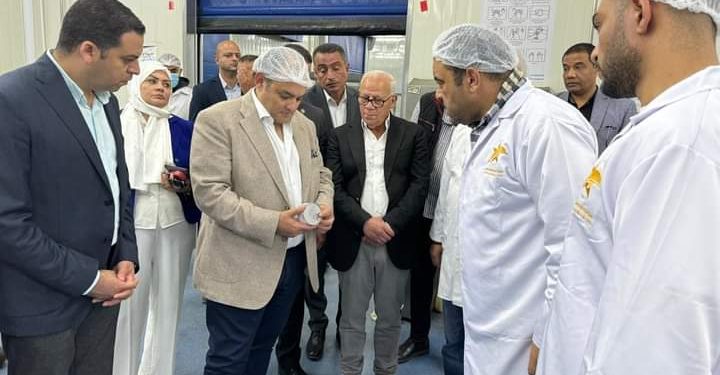 وزير التجارة ومحافظ بورسعيد يتفقدان مصنع بورسعيد ستار لإنتاج الأسماك المدخنة 1