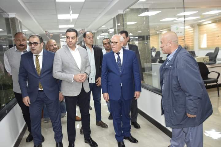 محافظ بورسعيد يتفقد سير العمل بالمجمع الاسترشادي المطور بمجمع المصالح 2