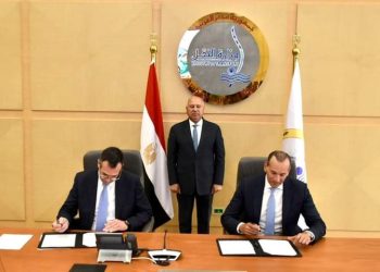 وزير النقل يشهد توقيع عقد تنفيذ أعمال البنية الفوقية لمشروع محطة الحاويات تحيا مصر 14