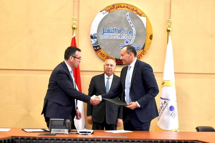 وزير النقل يشهد توقيع عقد تنفيذ أعمال البنية الفوقية لمشروع محطة الحاويات تحيا مصر 3