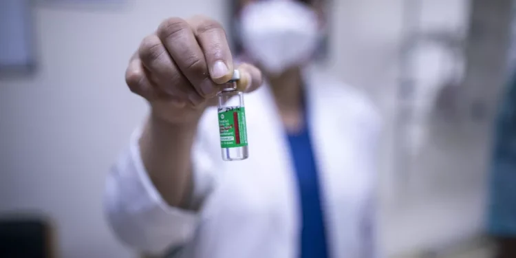 أسترازينيكا تعترف بآثار جانبية نادرة للقاحها وتواجه دعاوى قضائية 1