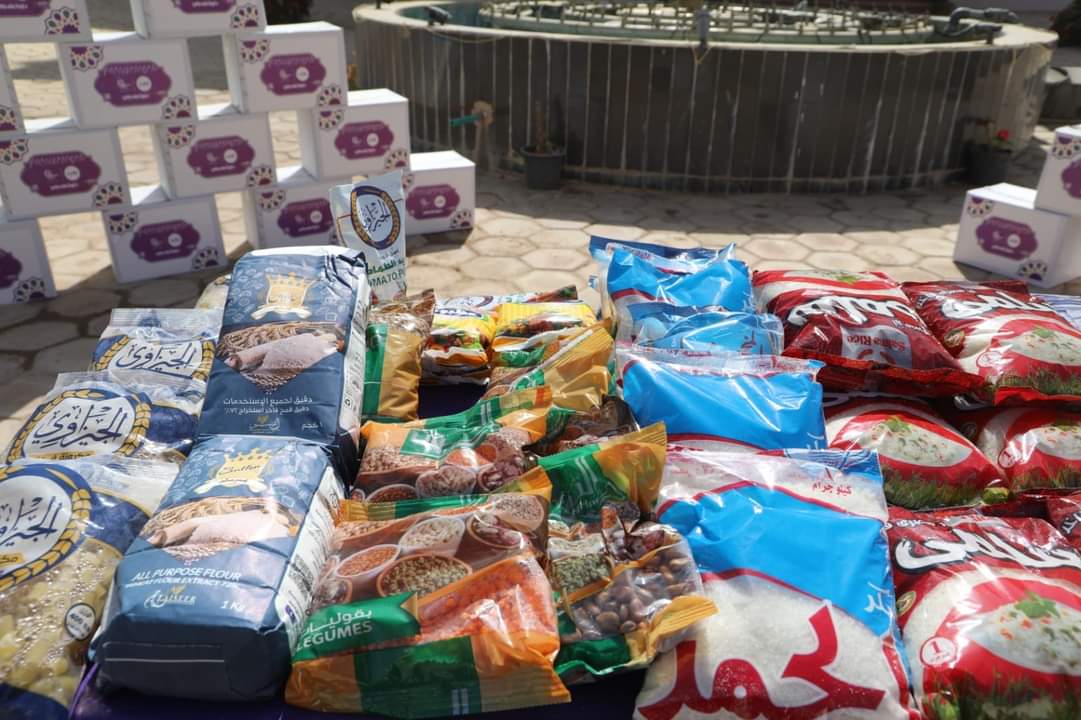 محافظ الوادي الجديد يطلق قافلة "صناع الخير" لتوزيع 3000 كرتونة مواد غذائية على الأسر المحتاجة 4