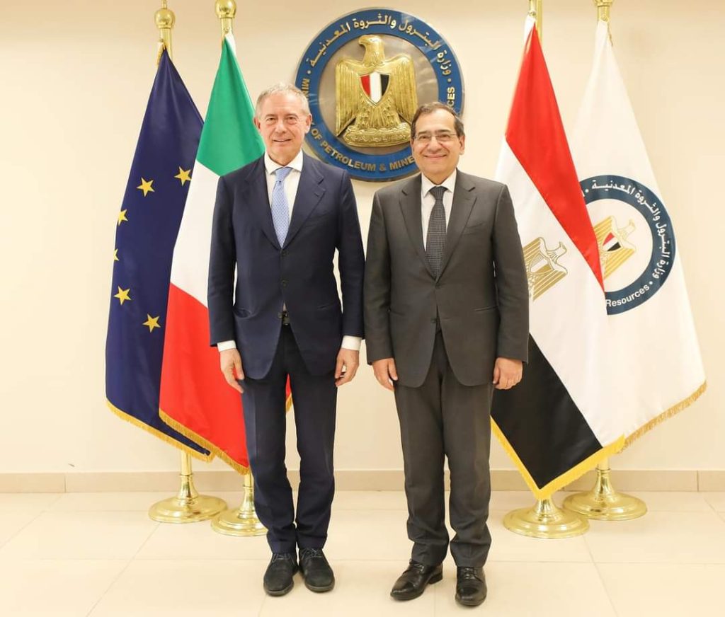 وزير البترول يلتقي نظيره الإيطالي لبحث سبل تنفيذ مشروعات كبرى في القطاع البترولي بالتعاون مع الشركات الإيطالية 2