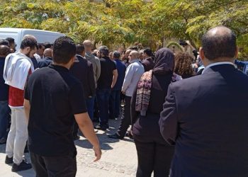 وصول جثمان الدكتور فتحي سرور لمسجد الشربتلي لصلاة الجنازة 1