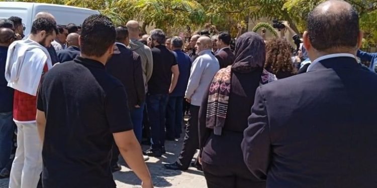 وصول جثمان الدكتور فتحي سرور لمسجد الشربتلي لصلاة الجنازة 1