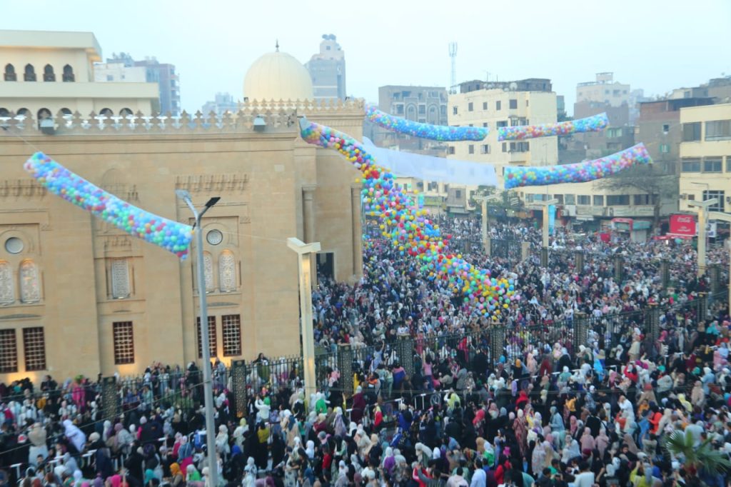 وسط فرحة من الجميع.. شاهد بالصور المواطنين يحتفلون بعيد الفطر 4