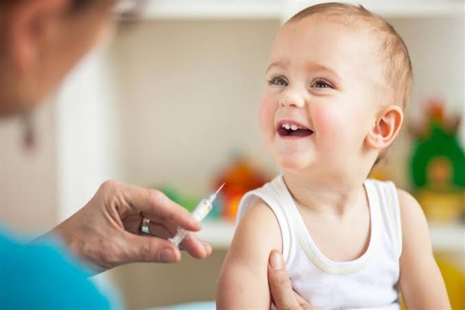 من عمر يوم لسنة ونصف.. تعرفي على تطعيمات الاطفال الأساسية 3