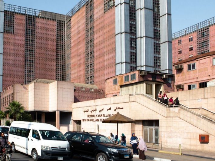 الخشت يرفع حالة الطوارئ بـ مستشفيات جامعة القاهرة لاستقبال الحالات المرضية خلال عيد الفطر المبارك 3