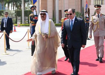 الرئيس السيسي يودّع أمير الكويت بمطار القاهرة بعد زيارته الرسمية