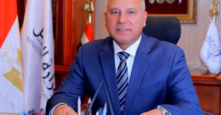 تزامنا مع احتفالات شم النسيم.. وزير النقل يتابع إجراءات السلامة للمراكب النيلية