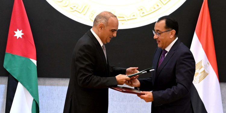 رئيسا وزراء مصر والأردن يوقعان بروتوكول لتعزيز التعاون في المجال الإعلامي 1
