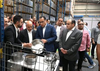رئيس الوزراء يتفقد مصنع "سب مصر - زهران" للأجهزة والأواني المنزلية