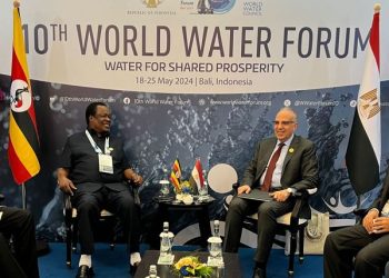 سويلم يلتقى وزير المياه والبيئة الأوغندي لبحث تعزيز التعاون في مجال المياه