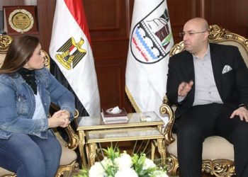 محافظ بني سويف يستقبل وزيرة الهجرة في زيارتها للمحافظة
