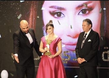 هدى الإتربي تحتفل بتكريمها بجائزة الأفضل عربياً عن دورها في العتاولة 6