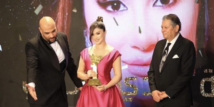 هدى الإتربي تحتفل بتكريمها بجائزة الأفضل عربياً عن دورها في العتاولة 1